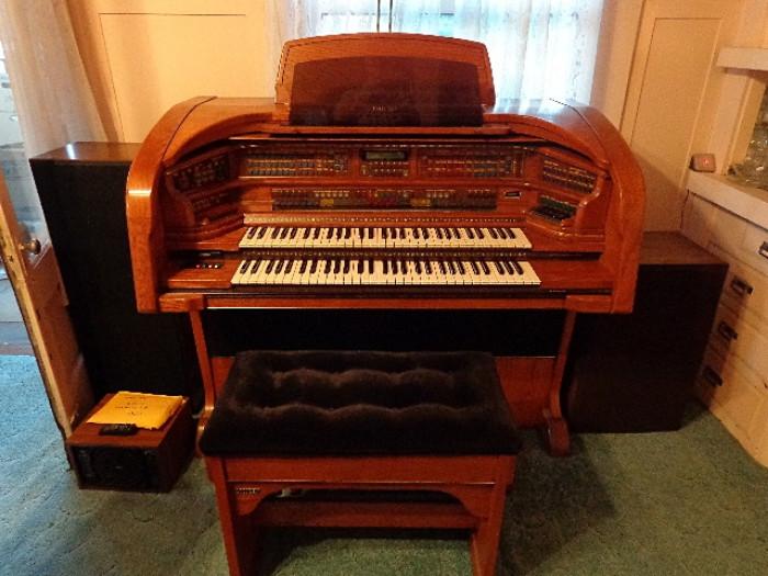Lowrey Majesty Organ-works beautifully!