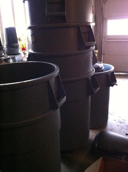                               Rubbermaid commercial tubs