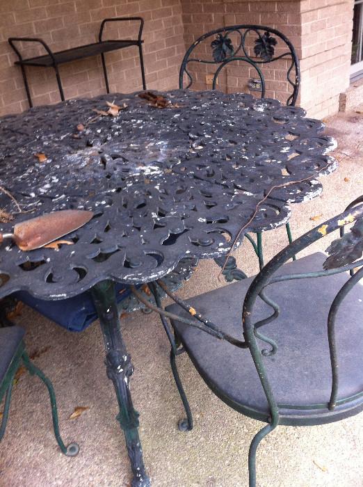                                       patio table/4 chairs