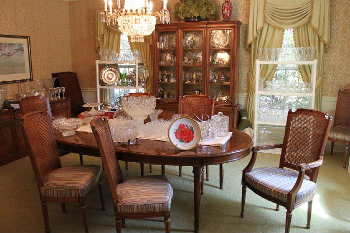 Henredon Dining Table & China Cabinet