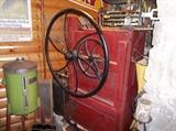VINTAGE CORN SHELLER
