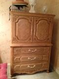 Thomasville lovely gentleman's chest or linen press
