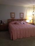 Thomasville beautiful king bed and pair of bedside tables