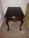 QUEEN ANN END TABLE