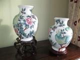 CHINESE PORCELAIN VASES ON STAND 