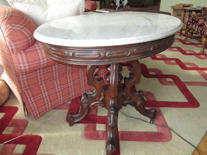WHITE OVAL MARBLE TOP TABLE 