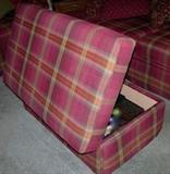 OTTOMAN OPENS FOR STORAGE