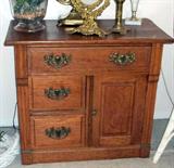 Nice vintage chest.