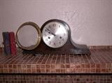 MANTLE CLOCK WITH CHIMES AND KEY