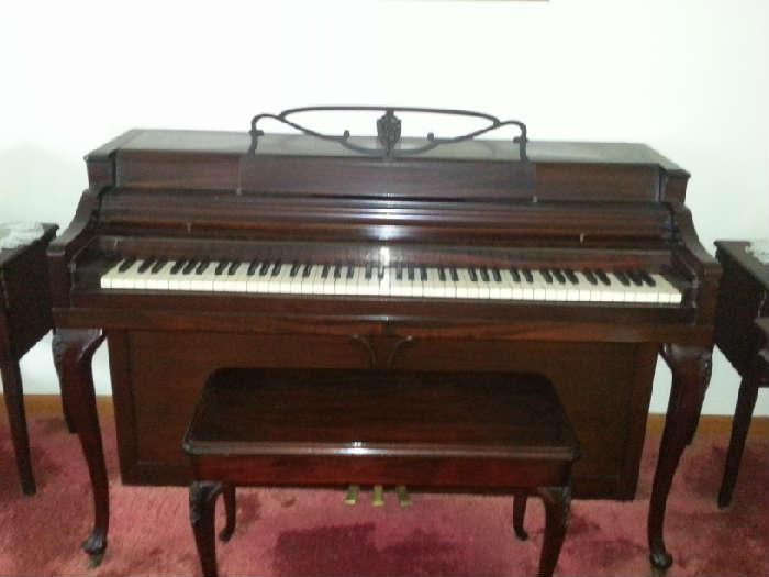 Wurlitzer spinet piano & bench. Serial No.543890
