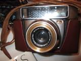 Like-new vintage Shneider-Kreuznach "Radionar" camera in leather case.