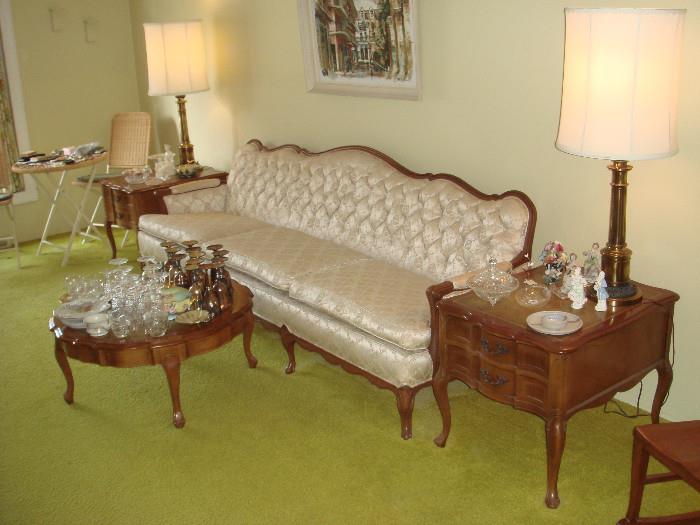 Victorian sofa couch Hammary coffee and end tables