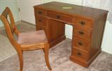 cute little ddesk & chair
