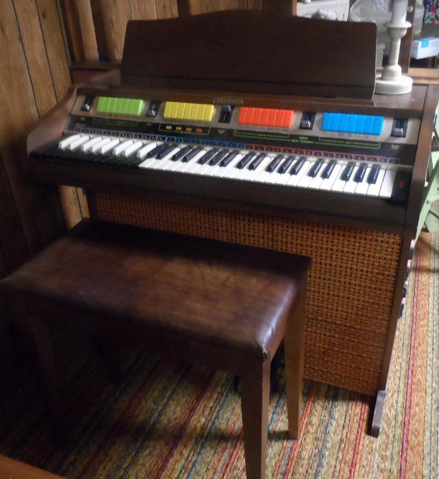 Hammond Organ and Bench