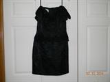 “Jessica McClintock" Black dress. Off the shoulder, sweetheart neckline.Boned. One piece. Princess seams. Scalloped sleeve hem.
Beading and detail work around neck and hip lines. Back zipper. Size 12.