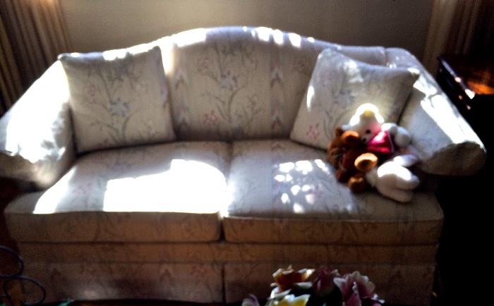 Nice sofa in excellent condition