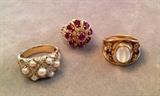 Gold rings, various stones, pearls