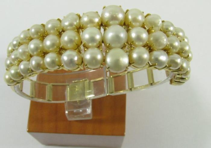 Lot#:	330
Description:	Jewelry 14kt Yellow Gold Pearl Cluster Bracelet
Elegant 14kt yellow gold bracelet featuring several genuine iridescent pearls in graduated cluster design. Each pearl is prong set. Illegible hallmark, tests as 14kt yellow gold. Measures: 6.75" long, total weight: 19.7 dwt. 