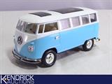 Superior&nbsp;1:24 Die-cast Volkswagen VW Van
