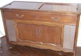 Vintage Magnavox  AM/FM Stereo, with working turntable