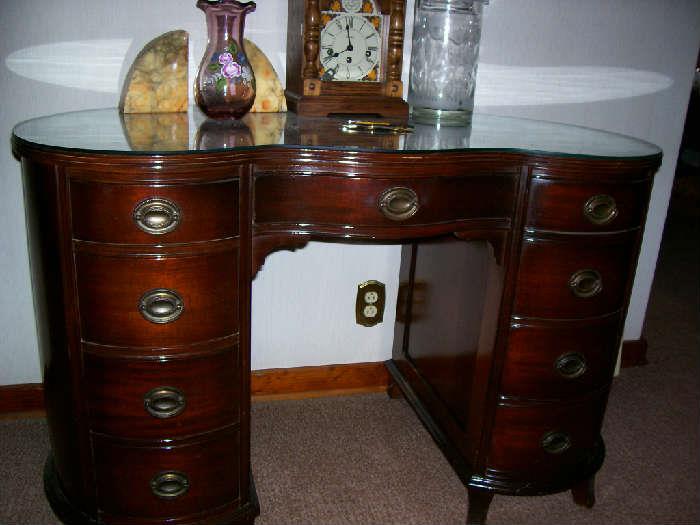 lovely curved ladies desk