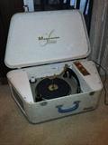 Magnavox portable turntable