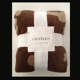 Dog Bone Print Microplush Throw
Size: 60" x 70"
Donor: Leeanne Harre
Shipping:Yes , paid for by donor 