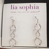 Lia Sophia Earrings
Donor: Jennifer Catania-Fregeau
Shipping:Yes , paid for by donor 