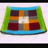 122t.jpg	Fused Glass Handcrafted 8" x 8" Square Slumped Plate
Size:8" x 8"
Donor:Andrea Tsoi
Shipping: Yes, paid for by donor