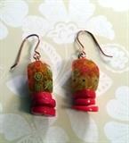 Italian Glass with Dyed Coral Discs-copper ear-wires`. 1.25" long excluding ear-wires. A little heavier than the aluminum earrings, and a little "chunkier."
Size: 1 1/4"
Donor:Carol Collett
Shipping: Yes, paid for by donor