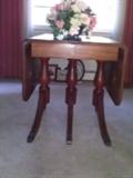 Drop leaf cherry table with 2 additional leaves  and pads
