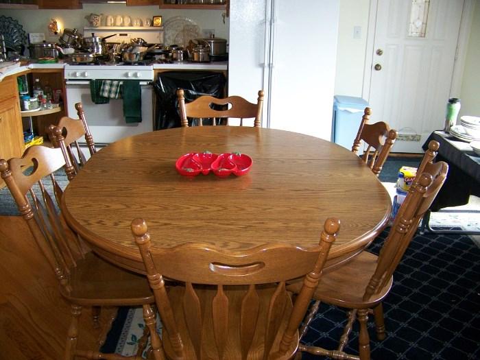 Round Oak Pedestal Table with 6 chairs