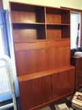 Wooden secretary/bookcase/cabinet
