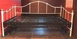 White Metal Daybed w/trundle (EXCELLENT CONDITION)