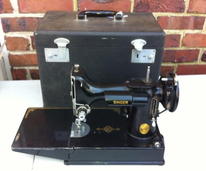 Vintage Singer Featherweight sewing machine, sewing boxes and accessories.