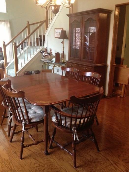 Ethan Allen "Hitchcock" Dining Set with 2 arm chair, 4 side chairs, two extra leaves and felt top cover 