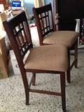 2 bar stools
