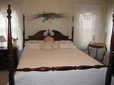 Thomasville queen bed