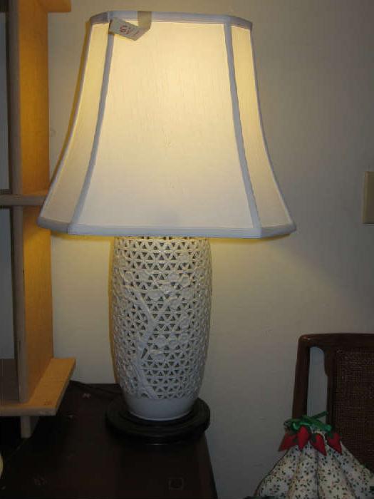there are a pair of the lamps