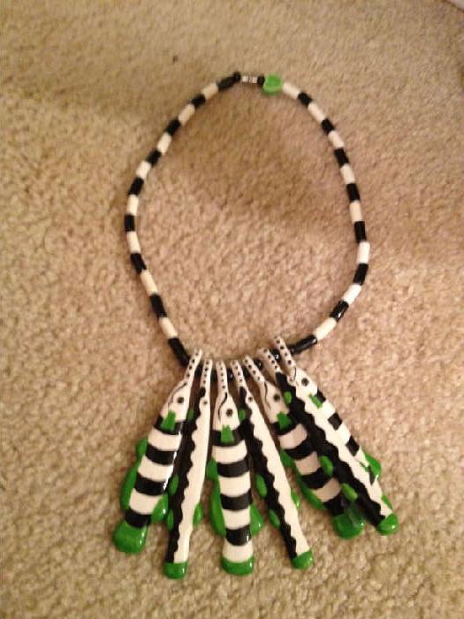 very collectable--parrot pearls