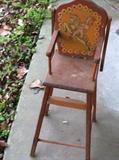 VINTAGE DOLLL HIGH CHAIR