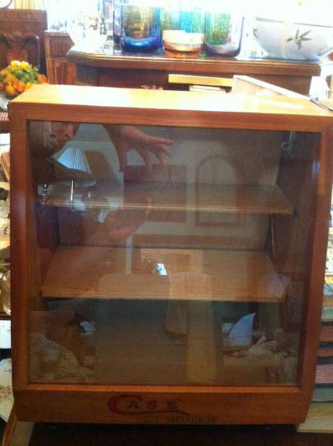 CASE KNIF DISPLAY CABINET