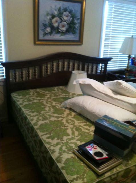 Ethan Allen King Bed, has a matching dresser, and chest of drawers