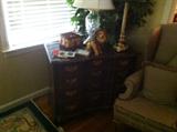 Beautiful traditional Ethan Allen chest of drawers