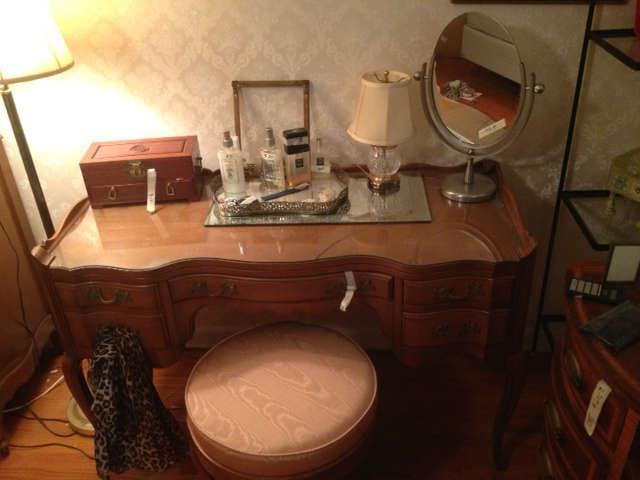 FRENCH PROVINCIAL DRESSING TABLE