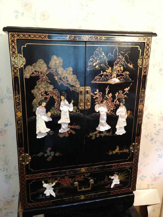 chinoisserie style cabinet