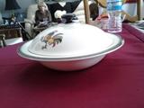 D41   Metlox Poppy Trail  Red Rooster, 1- 10” Casserole Serving Dish with Cover (Excellent Condition)