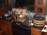 full kitchen - great items