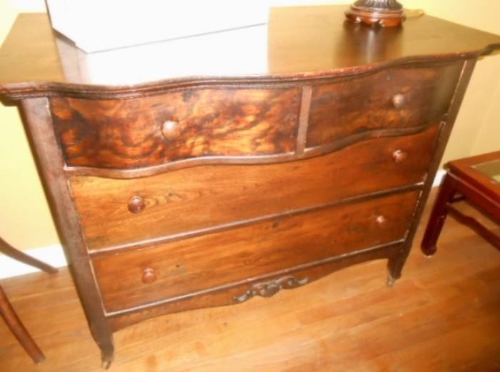 1/ sawn oak antique dresser