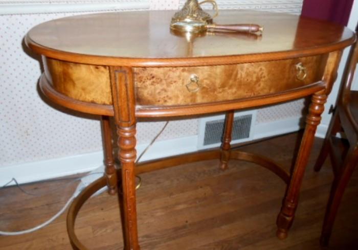 perfect oval shaped desk note the legs